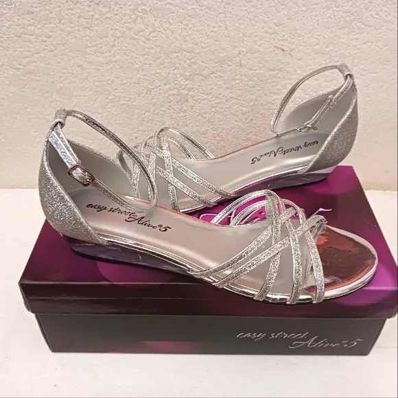 Easy street - Picture 1 of 4